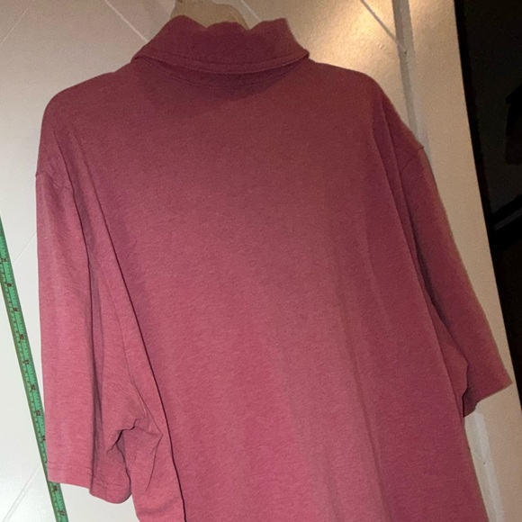 Johnnie-O Hangout Polo Heathered 2.0 Berry XXL featured in Golf Digest Pristine - Picture 8 of 10